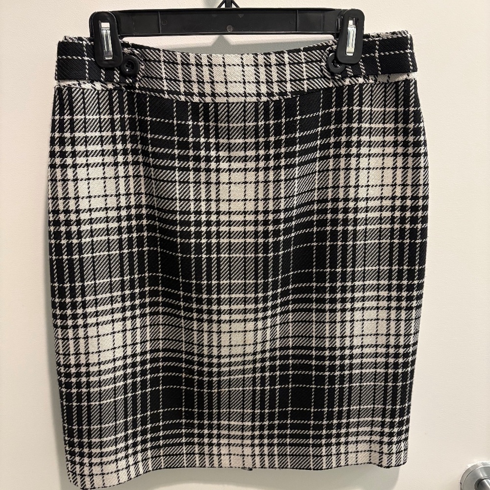 Semantik Women’s Black and White plaid skirt,
